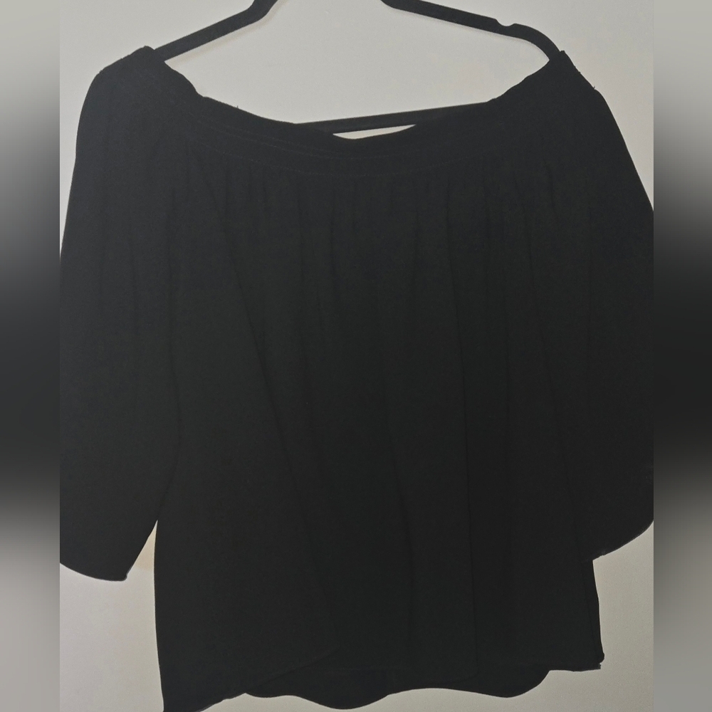 Elizabeth and James Black Off-Shoulder Blouse - Picture 7 of 7